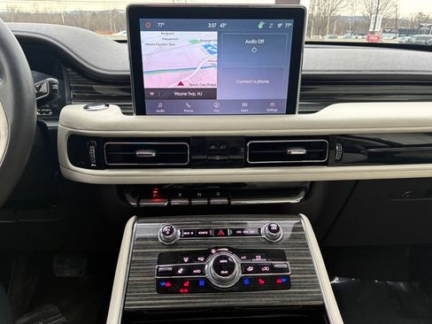 Certified 2024 Lincoln Aviator Black Label image 17