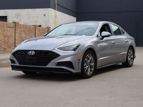 Used 2023 Hyundai Sonata SEL w/ Convenience Package FWD image 2