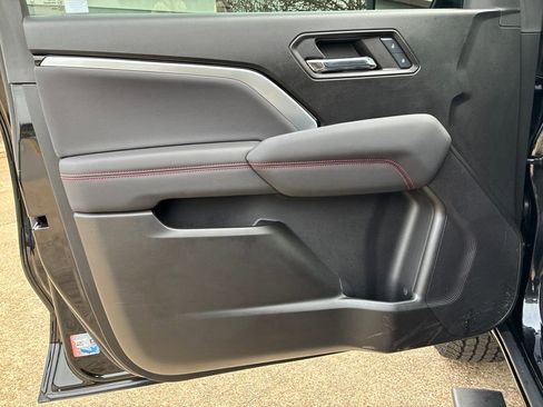 Used 2024 Chevrolet Colorado Z71 w/ Z71 Convenience Package 2 image 11