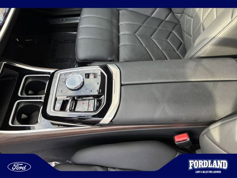 Used 2025 BMW 760i xDrive w/ Premium Package AWD/4WD image 15