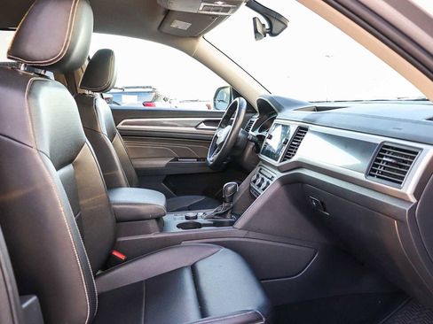 Used 2021 Volkswagen Atlas SE w/ Towing Package image 17