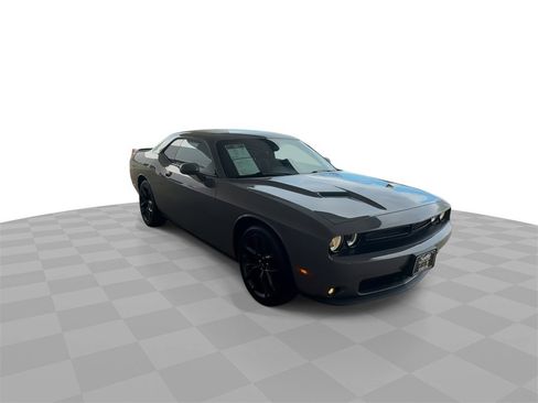 Used 2019 Dodge Challenger SXT w/ Blacktop Package image 2