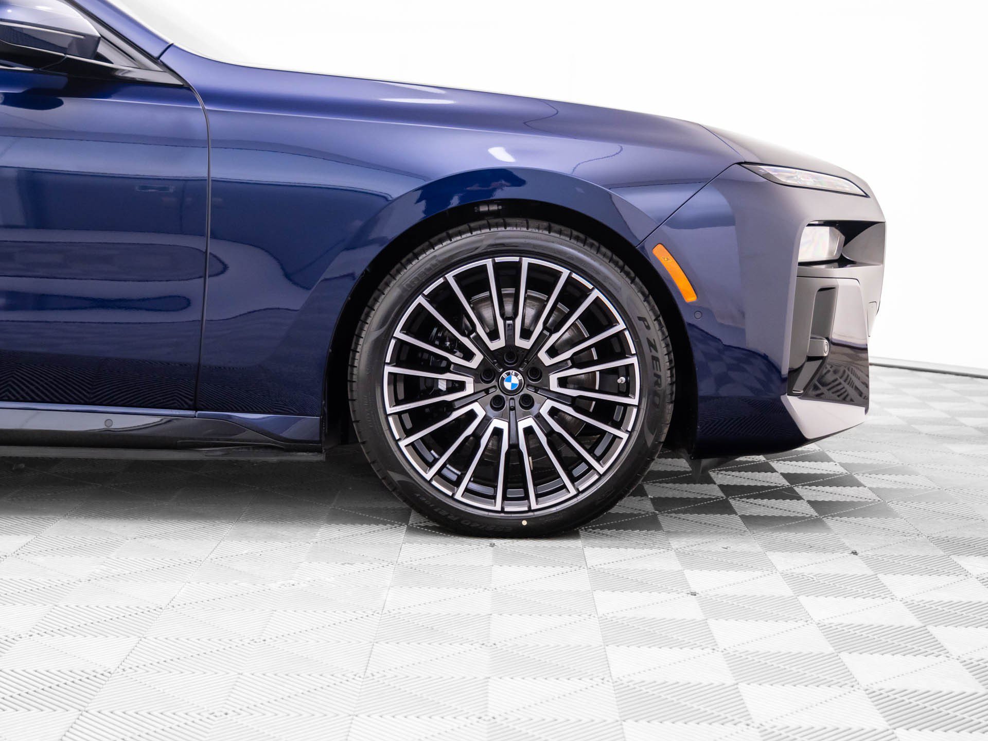 Used 2026 BMW 750e xDrive w/ Executive Package AWD/4WD image 39