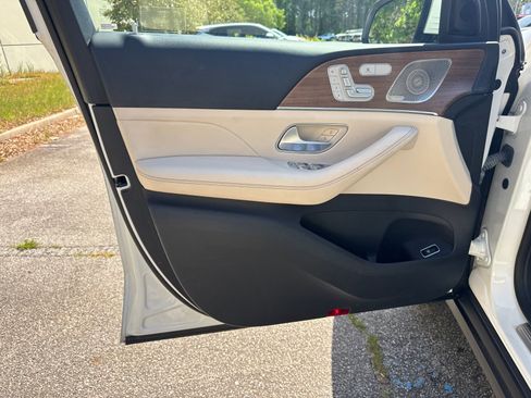 Used 2023 Mercedes-Benz GLE 350 4MATIC w/ Premium Package image 10