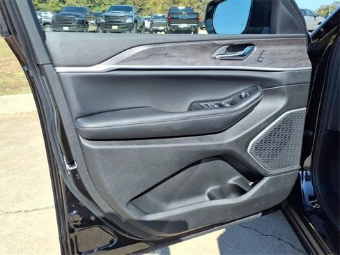 New 2025 Jeep Grand Cherokee L Limited w/ Luxury Tech Group II image 21