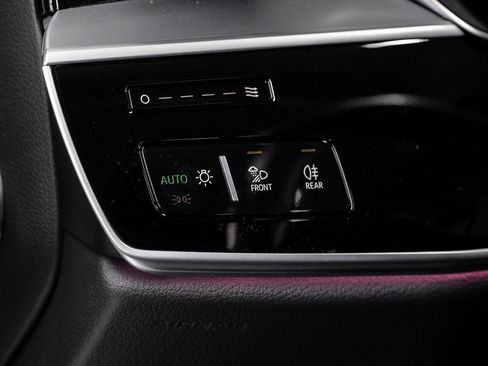 Used 2022 Audi A8 L 3.0T w/ Luxury Package image 37