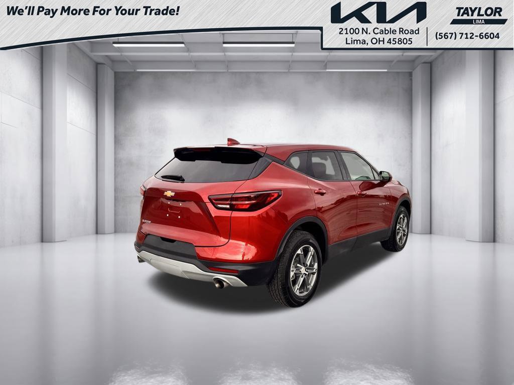 Used 2025 Chevrolet Blazer LT FWD image 2