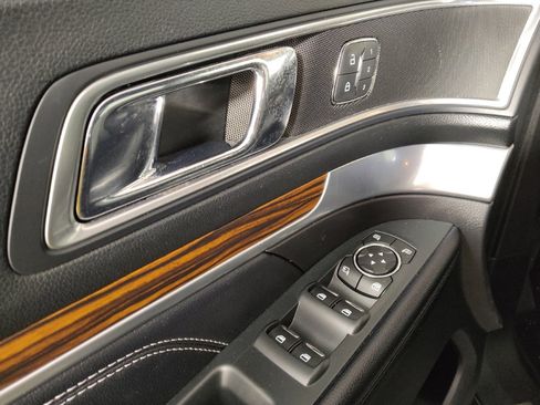 Used 2018 Ford Explorer Limited FWD image 27