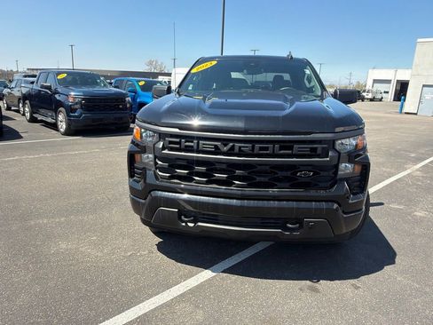 Used 2023 Chevrolet Silverado 1500 Custom AWD/4WD image 2
