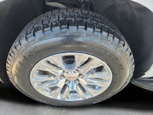 Used 2025 GMC Yukon Denali image 19