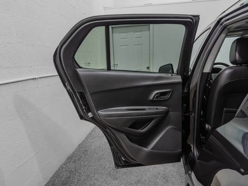 Used 2020 Chevrolet Trax Premier FWD image 15
