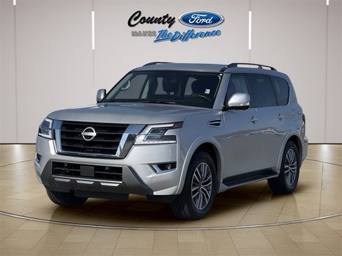 Used 2023 Nissan Armada SL w/ Captain's Chairs Package image 2