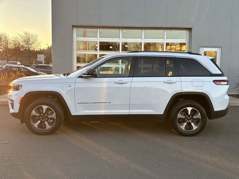 Used 2024 Jeep Grand Cherokee Limited 4xe image 2