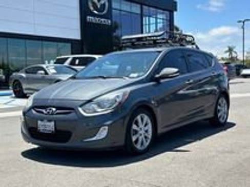 Used 2013 Hyundai Accent SE FWD image 6