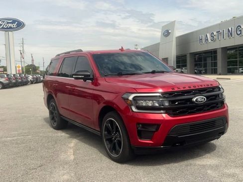 Used 2022 Ford Expedition Limited AWD/4WD image 1