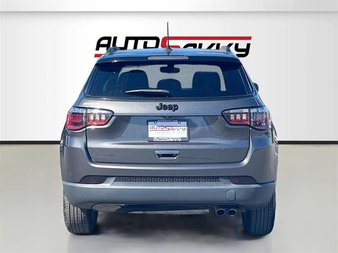 Used 2021 Jeep Compass Latitude image 6