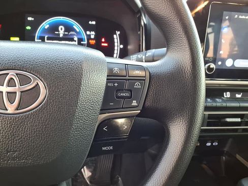 Used 2025 Toyota Camry LE image 11