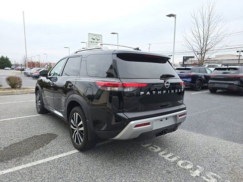 Used 2023 Nissan Pathfinder Platinum w/ Cargo Package image 5