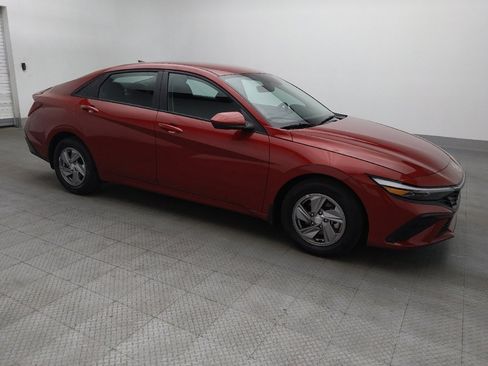 Used 2025 Hyundai Elantra SE image 11