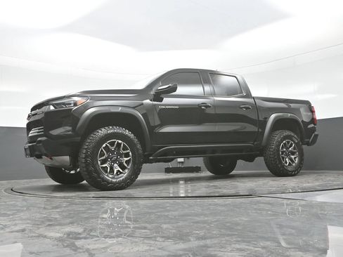 Used 2026 Chevrolet Colorado ZR2 w/ Technology Package AWD/4WD image 19