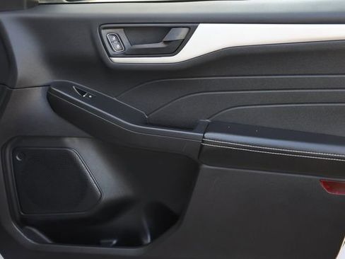 Used 2022 Ford Escape SE image 29