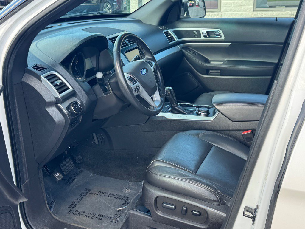 Used 2015 Ford Explorer XLT w/ Equipment Group 202B AWD/4WD image 12