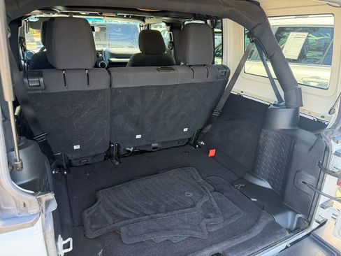 Used 2016 Jeep Wrangler Unlimited Sport AWD/4WD image 27