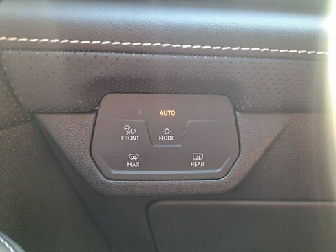 New 2026 Volkswagen Atlas SE image 15