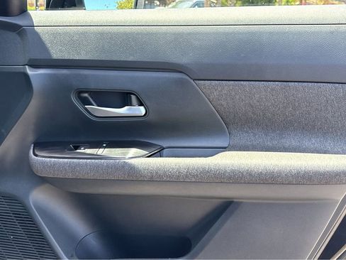 Used 2025 Nissan Kicks SV FWD image 13