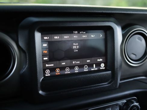 Used 2019 Jeep Wrangler Sport AWD/4WD image 13