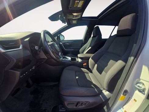 Used 2022 Toyota RAV4 SE w/ Convenience Package image 9