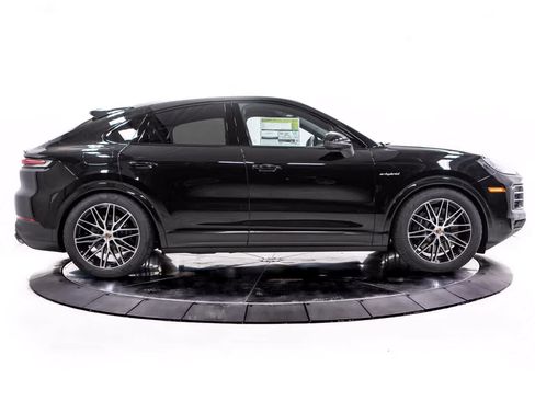 Certified 2026 Porsche Cayenne E-Hybrid Coupe AWD/4WD image 8