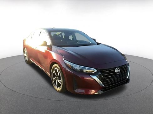 Used 2025 Nissan Sentra SV image 3