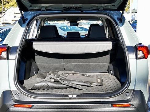 Used 2021 Toyota RAV4 XLE image 13