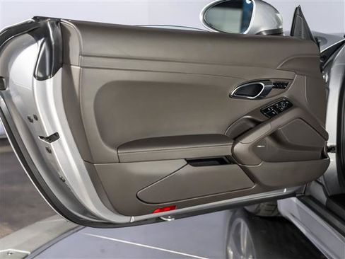 Certified 2021 Porsche 718 Cayman S RWD image 22