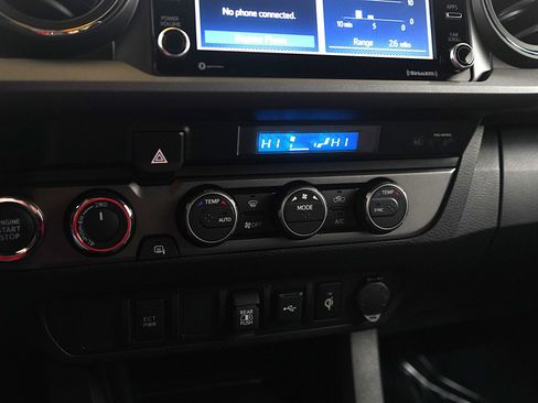 Used 2022 Toyota Tacoma TRD Sport image 19