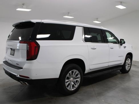 Used 2025 GMC Yukon XL Denali AWD/4WD image 9