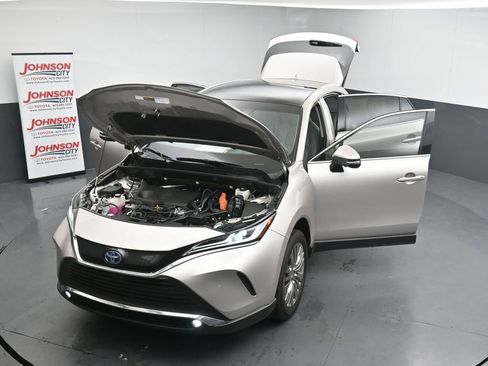 Used 2024 Toyota Venza Limited AWD/4WD image 43