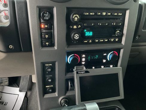 Used 2003 HUMMER H2 w/ Preferred Equipment Group image 16