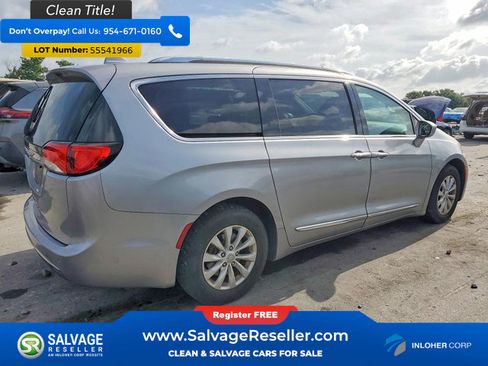 Used 2018 Chrysler Pacifica Touring-L FWD image 4