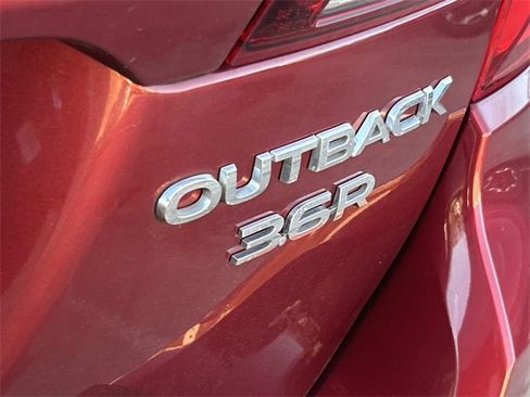 Used 2017 Subaru Outback 3.6R Limited image 8