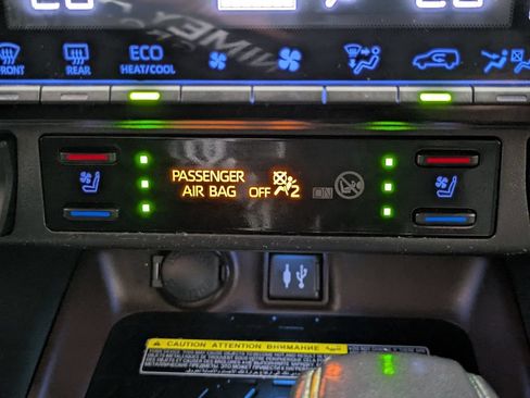 Used 2019 Toyota RAV4 Limited w/ Advanced Technology Package AWD/4WD image 42