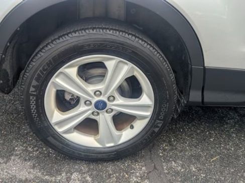 Used 2015 Ford Escape SE FWD image 12