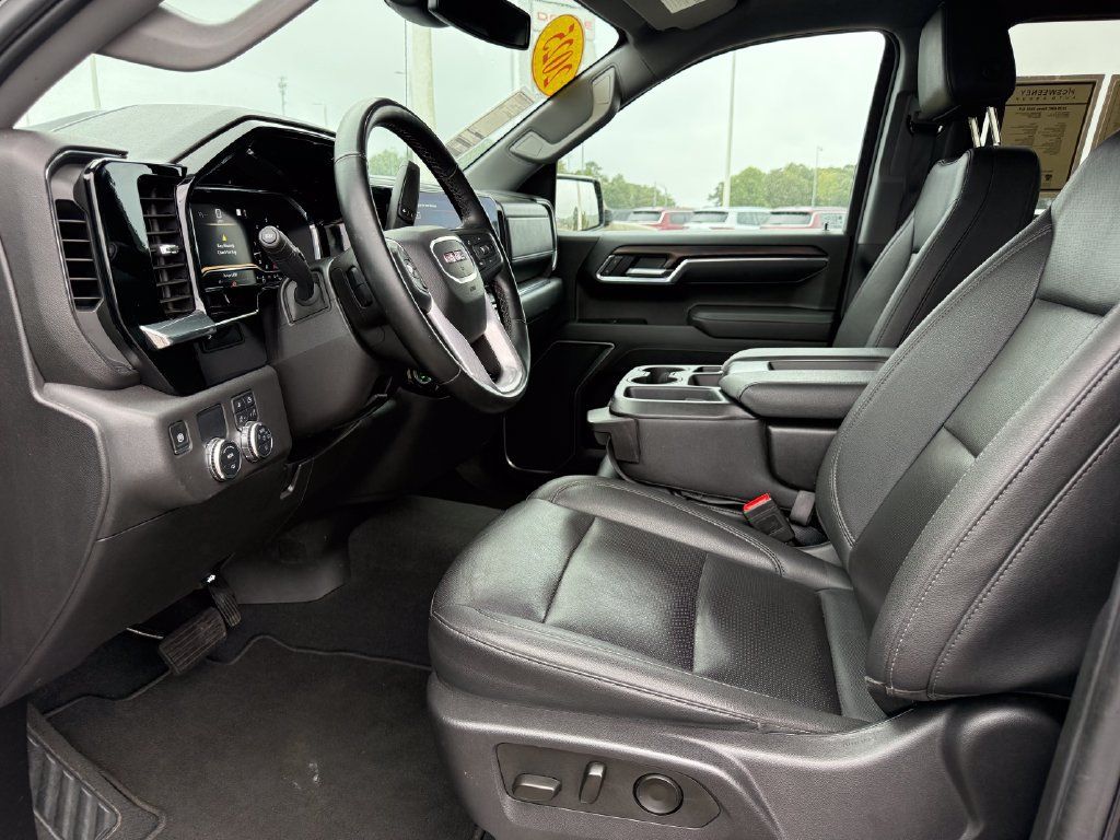 Used 2025 GMC Sierra 1500 SLT RWD image 4