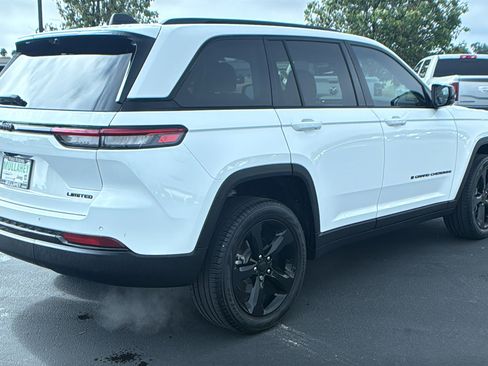 Used 2023 Jeep Grand Cherokee Limited w/ Luxury Tech Group II RWD image 3