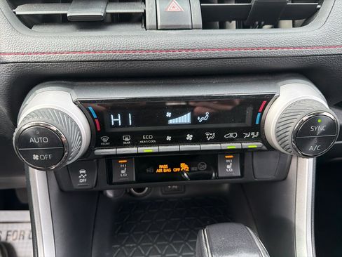 Used 2023 Toyota RAV4 SE w/ Weather & Moonroof Package image 28