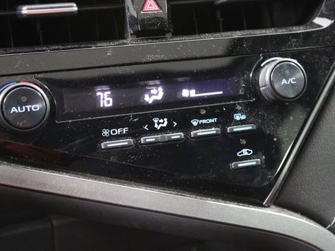 Used 2021 Toyota Camry SE image 31