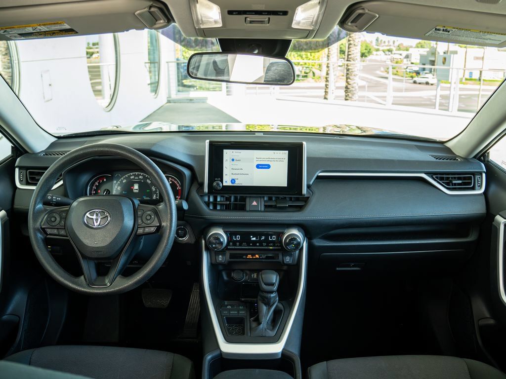 Used 2025 Toyota RAV4 XLE FWD image 13