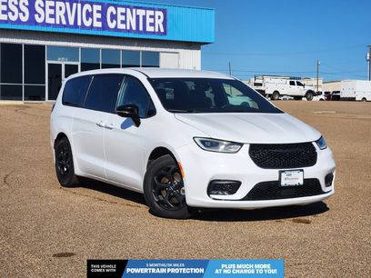 Used 2024 Chrysler Pacifica Limited