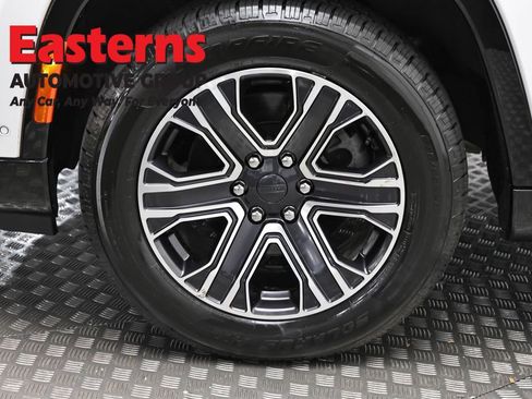 Used 2024 Jeep Wagoneer L Series II w/ Flexible Seating Group RWD image 35